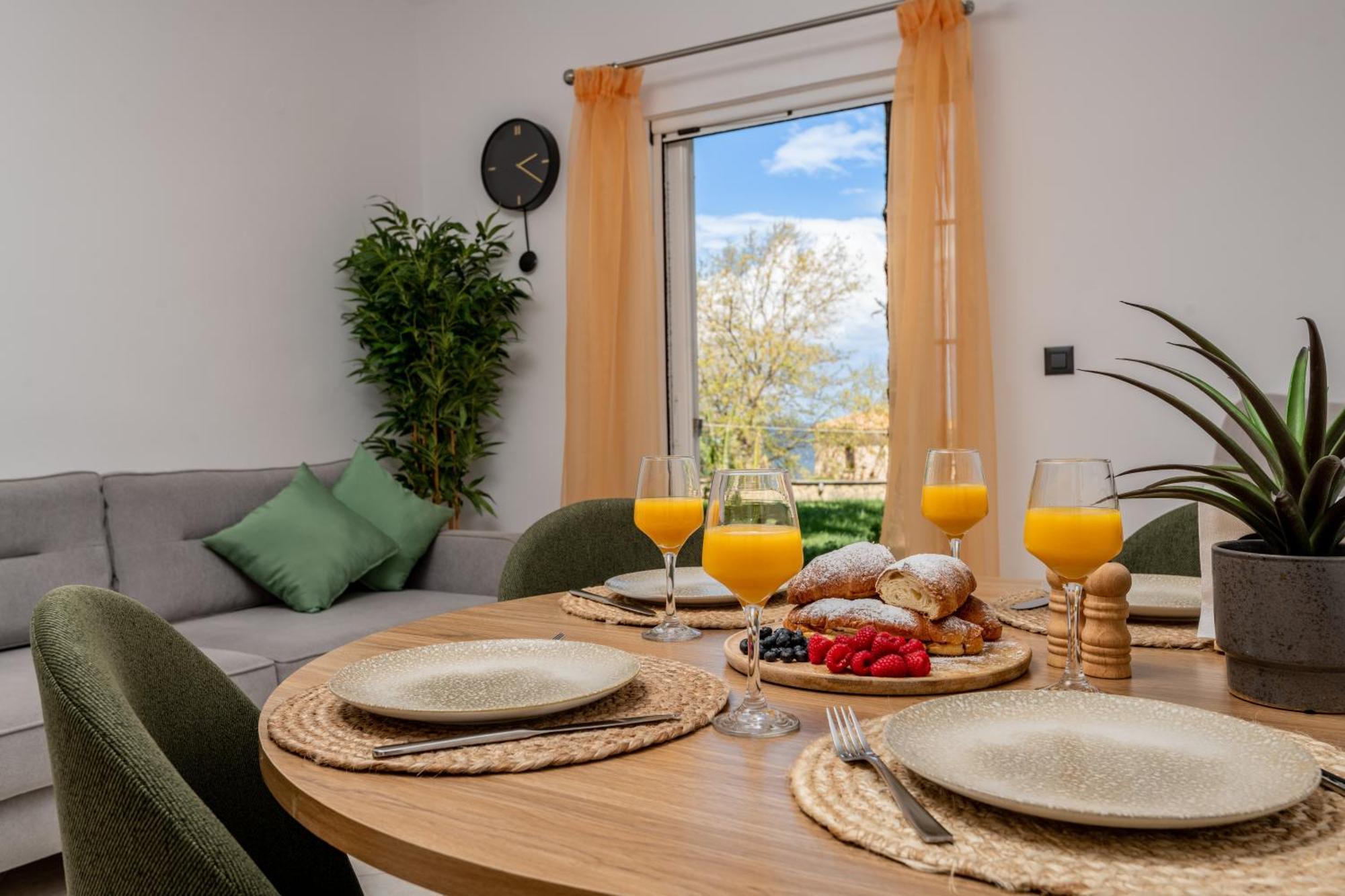 Plános Swan Apartments מראה חיצוני תמונה